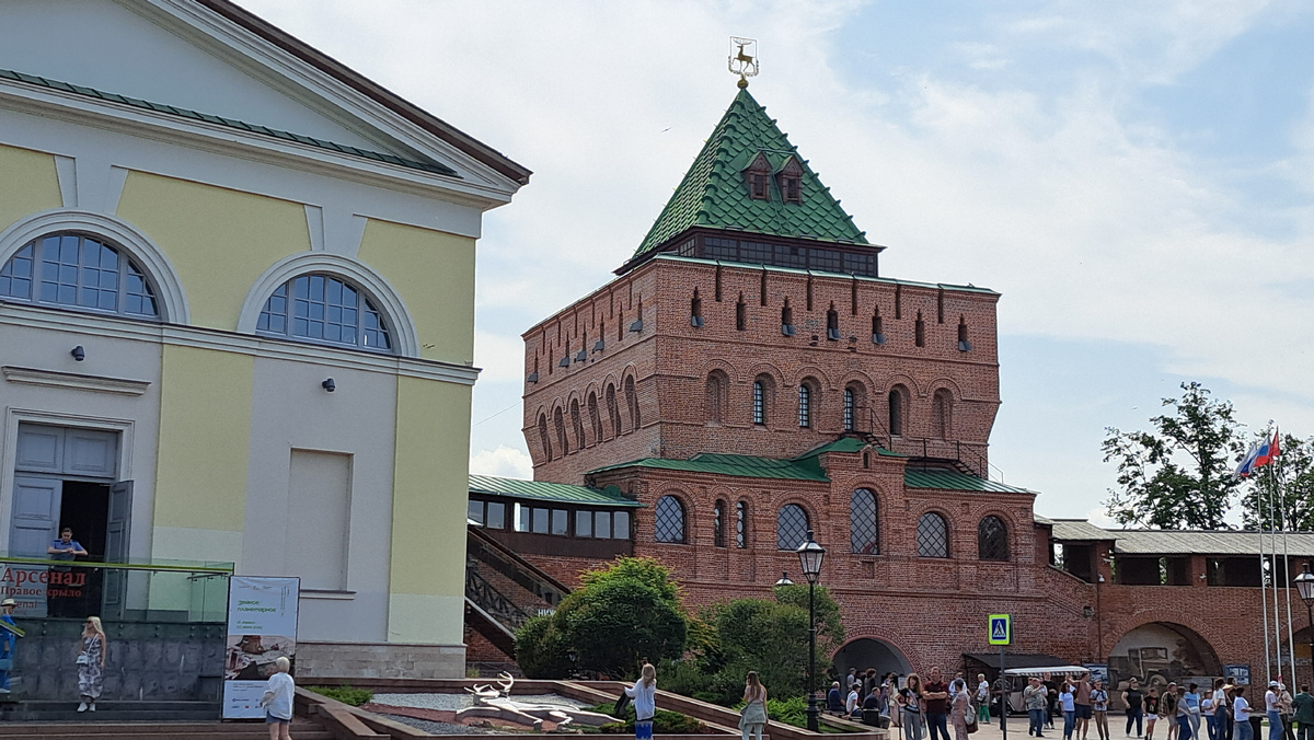 Нижний Новгород. Кремль. Дмитриевская башня. Фото автора статьи