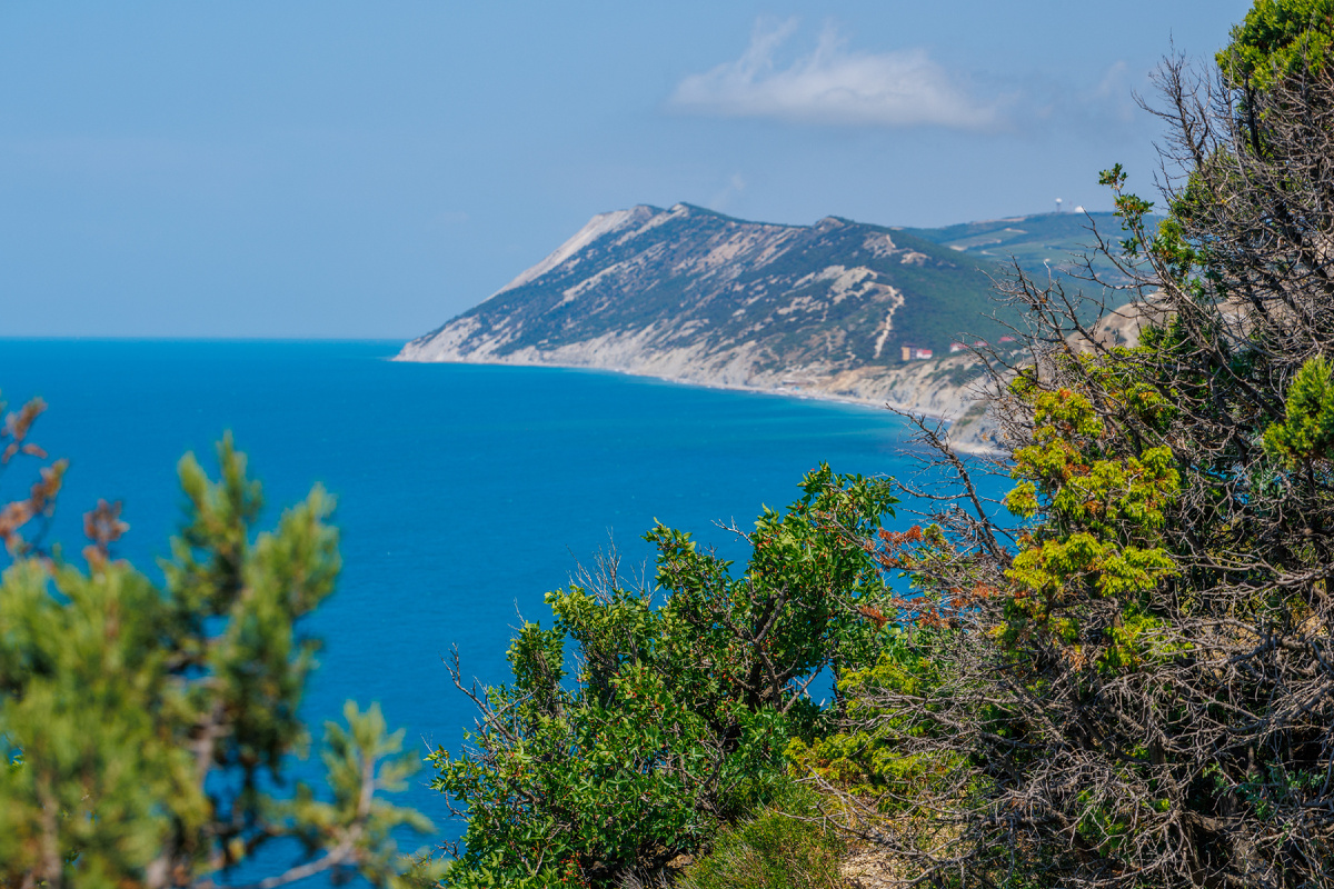 Предгорье Сукко, Утриш, вид на бухту поселка Сукко. Фото: Михаил Васильев