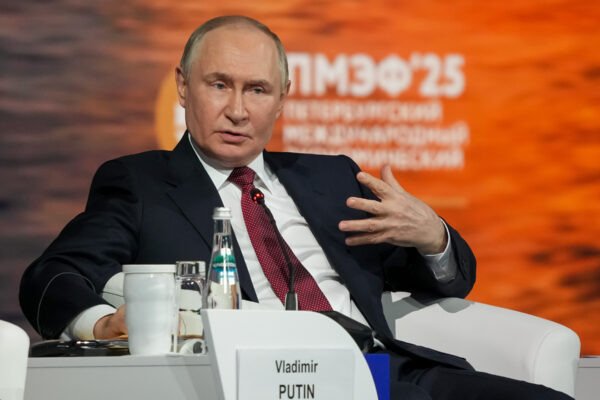 Владимир Путин на Пленарном заседании ПМЭФ-2025