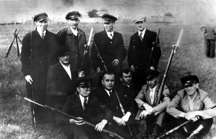 

VI батальон Рабочей гвардии Латвии — рабочие рижского завода «Вайрогс», 1940 г.