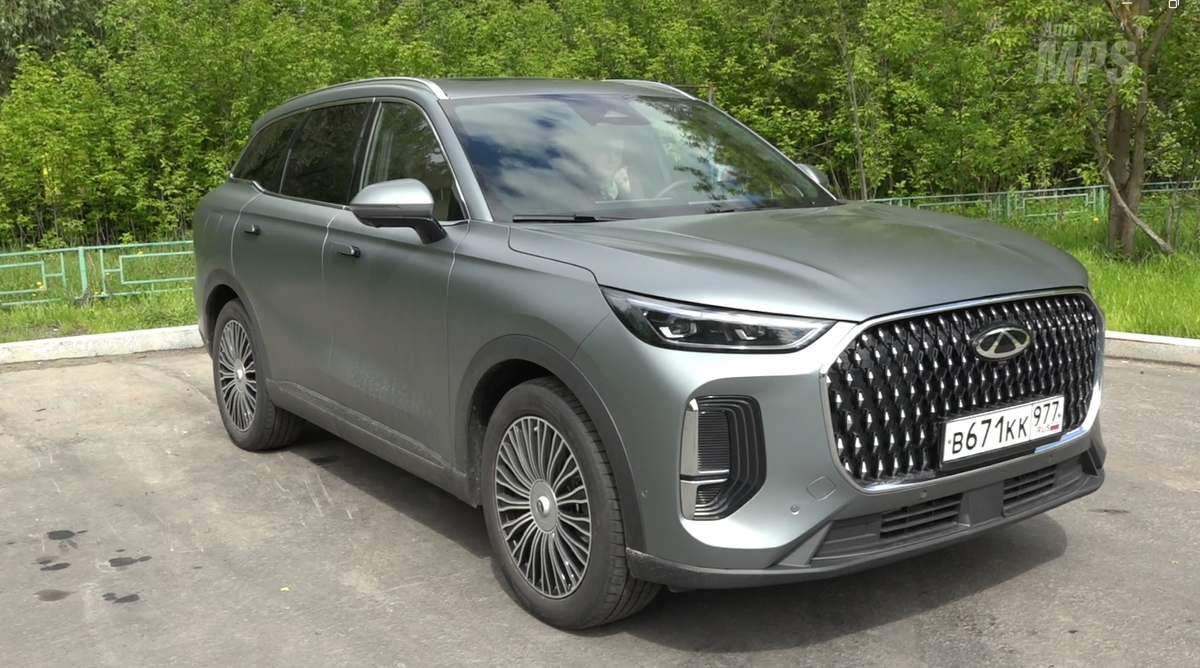 Под капотом - 2,0-литровый бензиновый турбомотор в связке с классическим автоматом 8 ступ. Привод - полный.