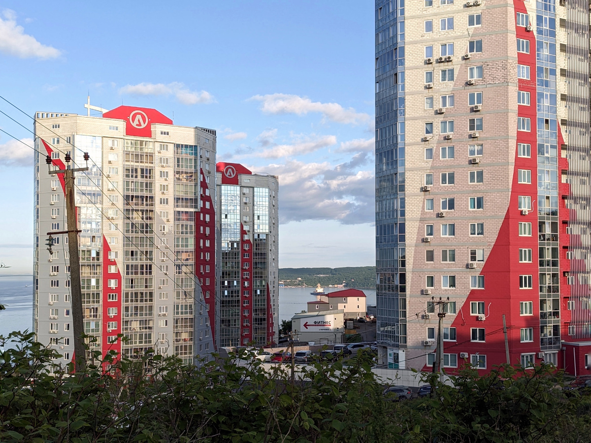 Небоскрёбы ж/к «Алые паруса».