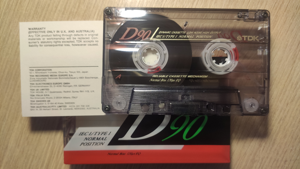 на стикере последней в списке представительств TDK значится Австралия, которая к производству кассеты, разумеется, никакого отношения не имеет, но молву плодит