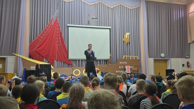 «Настоящий волшебник» побывал в гостях в тверской школе