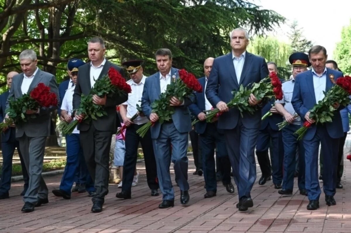    Губернатор Крыма почтил память героев Великой Отечественной войны