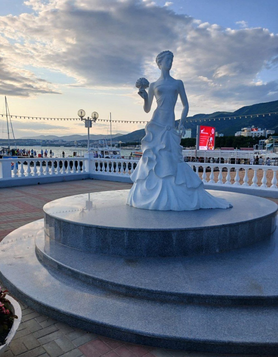 Скульптура «Белая невеста»