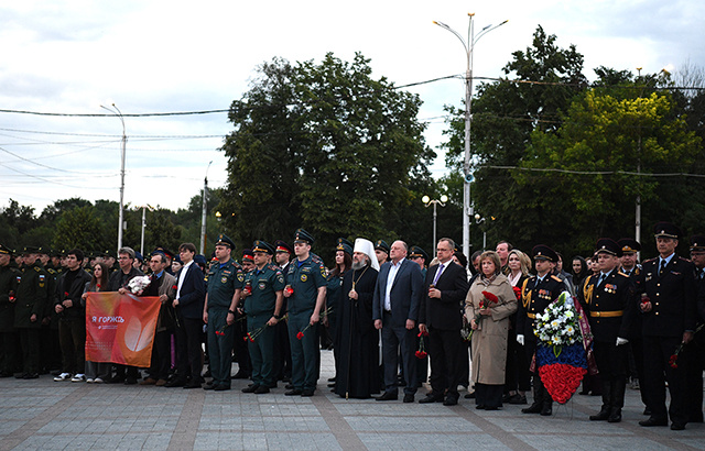 «Свеча Памяти» зажгли в Твери у обелиска Победы. Акция прошла по всей области