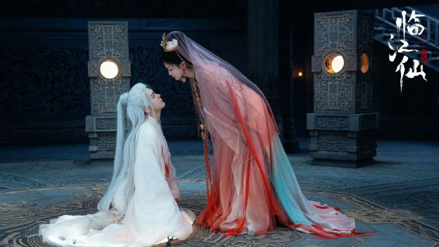 Фрагмент, где Жу Юэ вонзает кинжал в Бай Цзю Си и он оказывается в оковах.