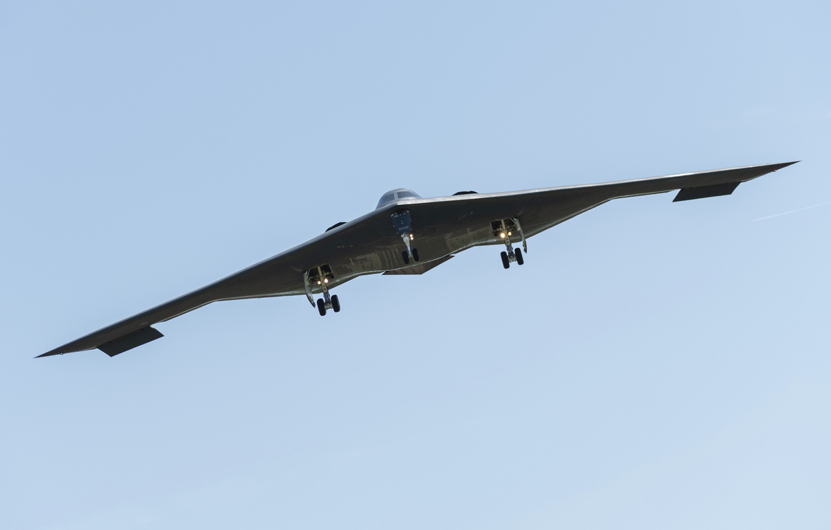    Бомбардировщик B-2  Senior Airman Devan Halstead/U.S. Air Force via AP