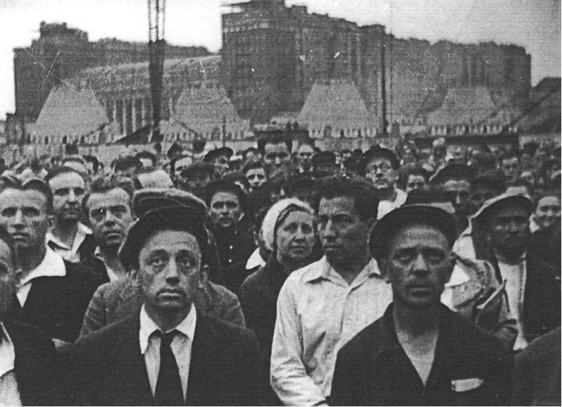 Музыка по радио и немецкие бомбардировщики в небе — мир рухнул в одну минуту