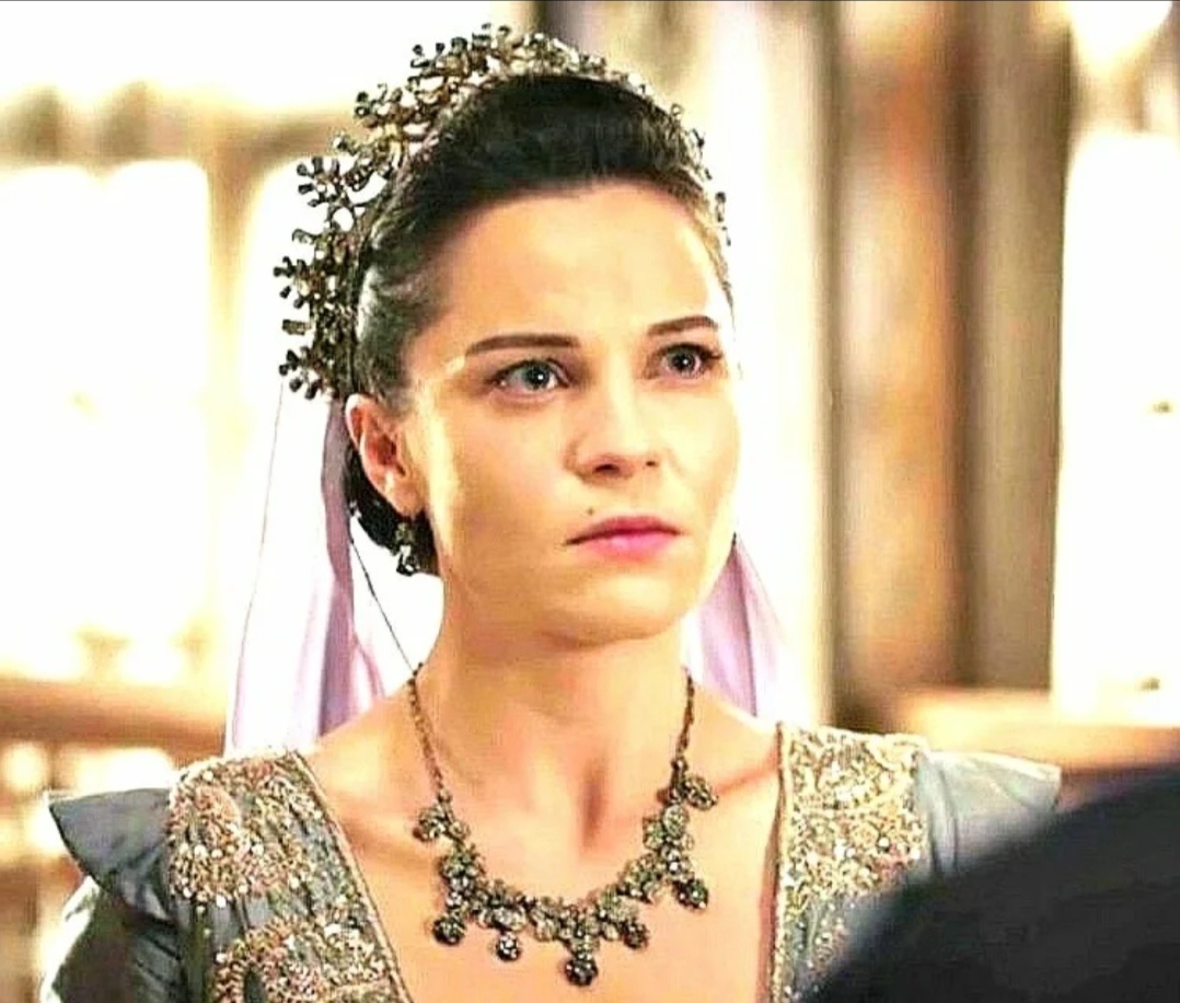 Валиде Хандан.