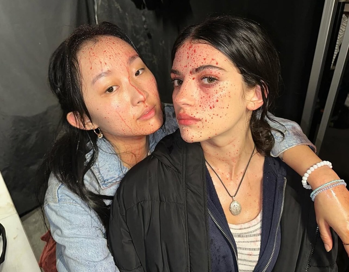 Ю Джи-ён и Элла Рубин. Фото со съемок «Дожить до рассвета»