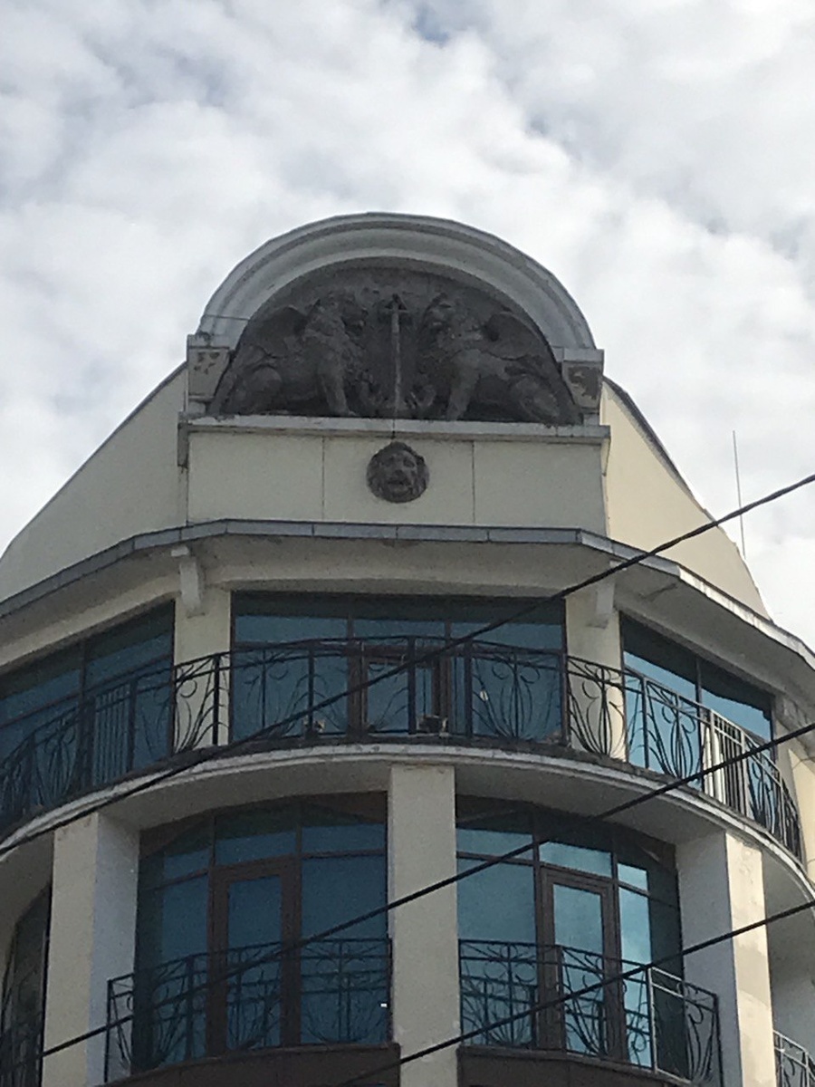 Фото автора. Львы под самой крышей.