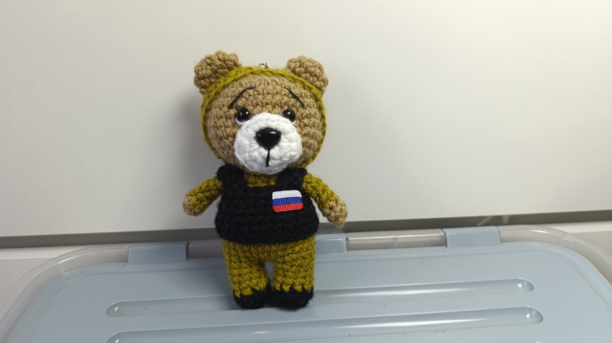 Медвежонок  в бронижилете и шлеме 