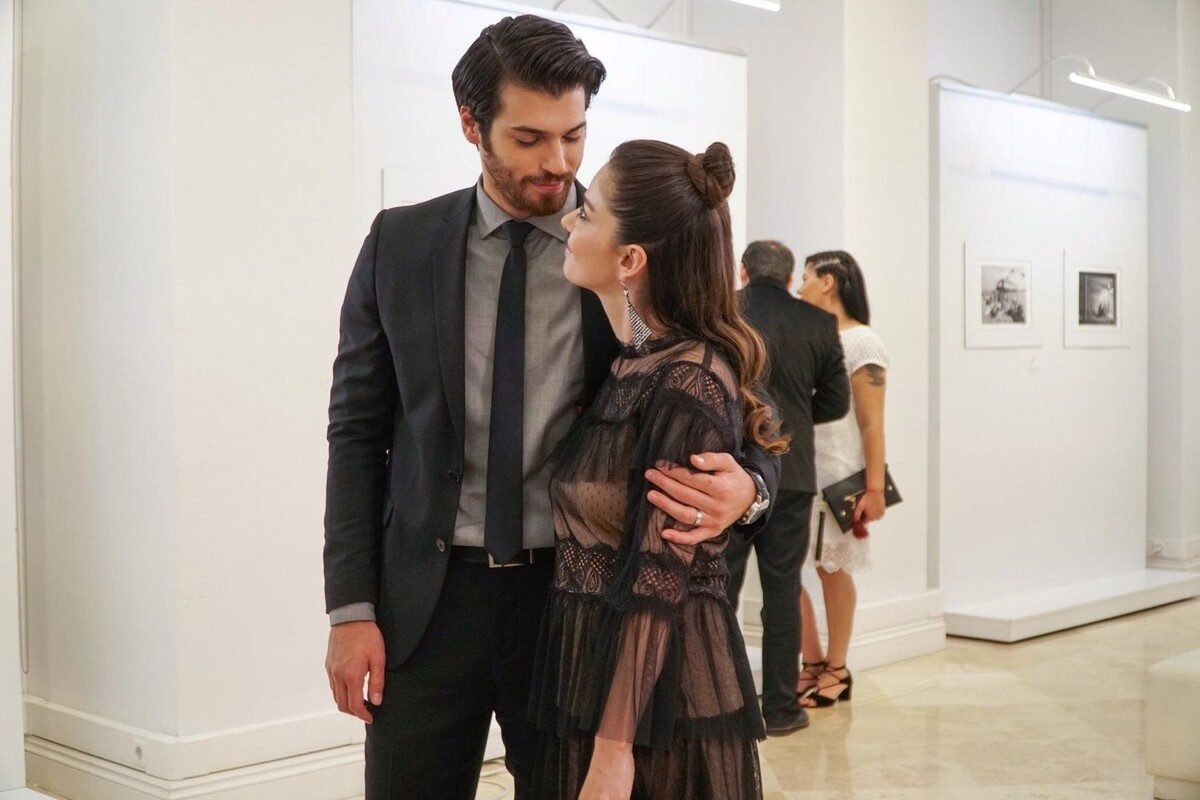 кадр из сериала "Полнолуние"