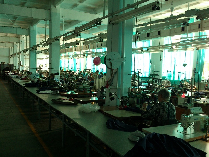 Цех швейной фабрики. Фото из доступных ресурсов сети Интернет