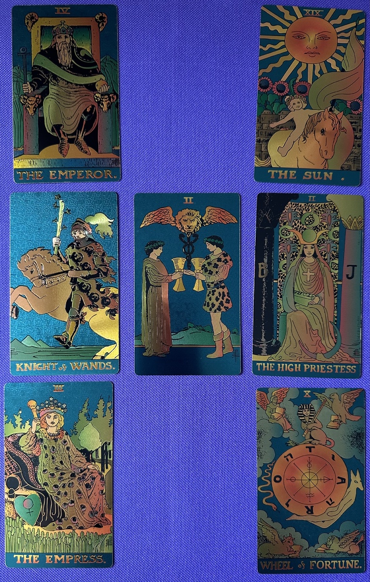 Справа женщина, слева мужчина