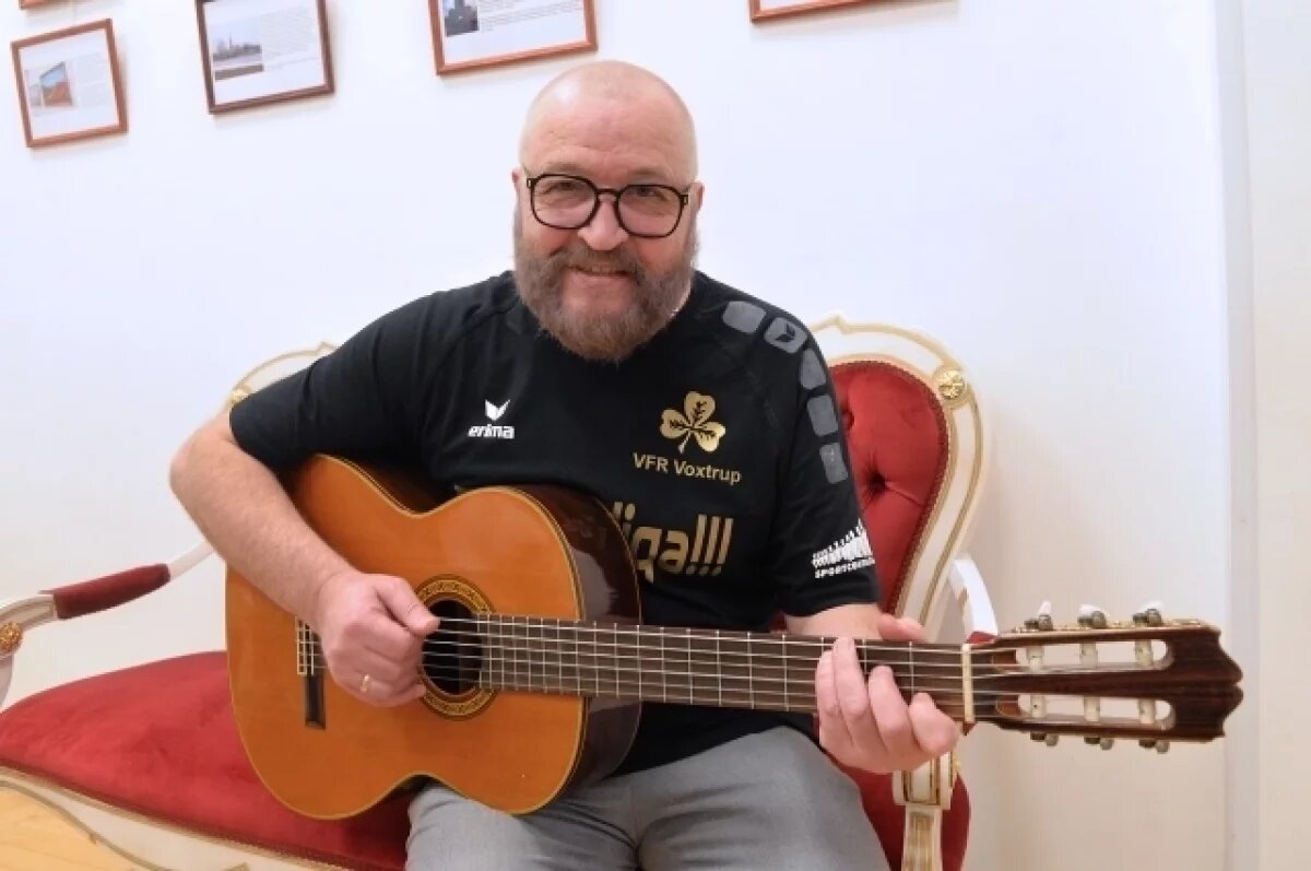    «Тебя убивают, а нам больно».