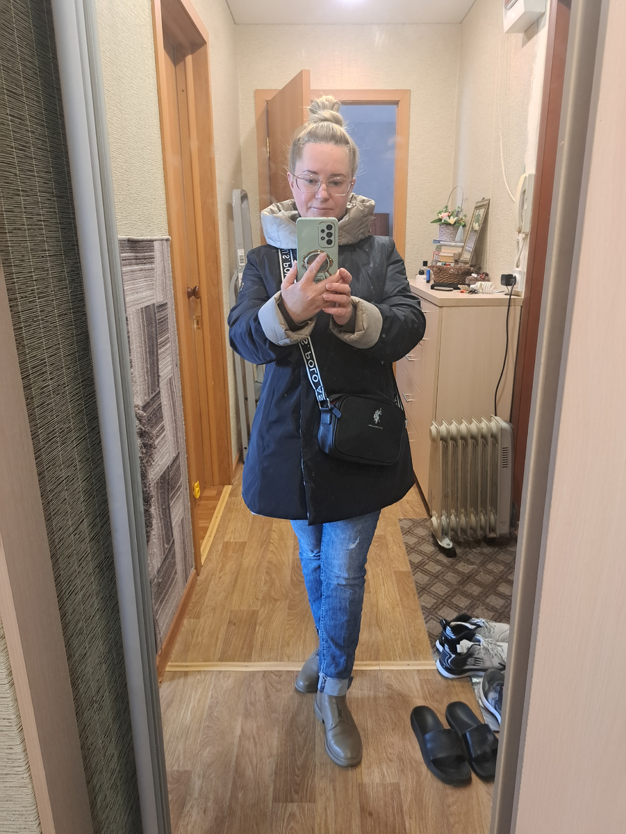 Автор собирается на прогулку. На улице всего плюс 6. И это конец июня