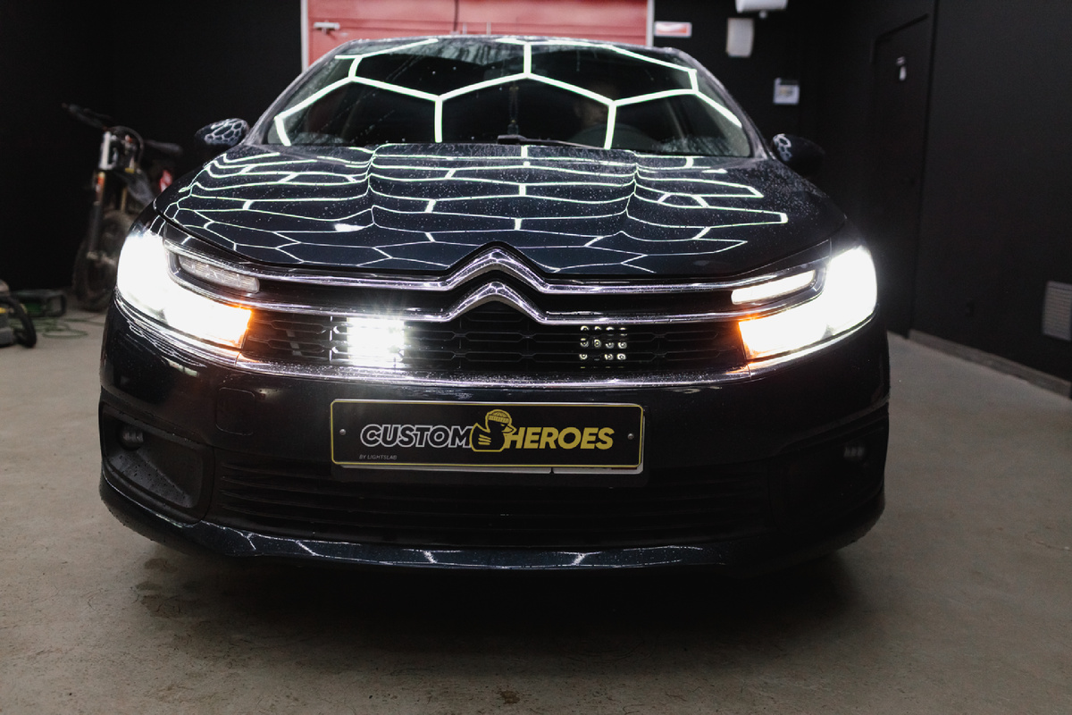 Источник фото: https://custom-heroes.ru/raboty/vid-uslugi/avtosvet/zamena-linz/citroen-c4-b7-obnovlenie-optiki-s-ustanovkoy-bi-led-linz-sariti/