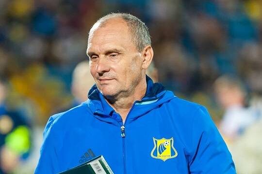    У заподозренного в двоеженстве тренера сборной России по футболу обнаружили третью супругу