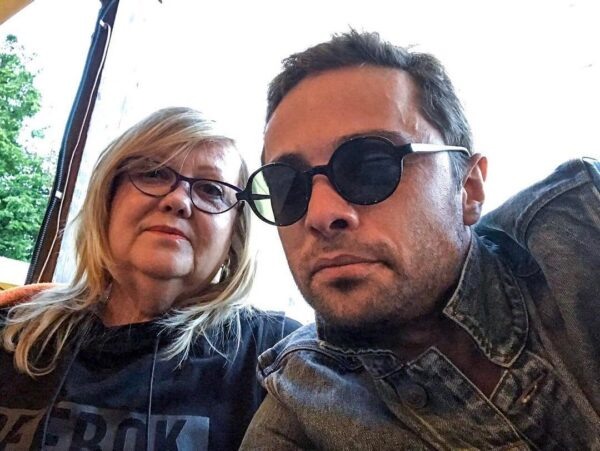    Илья Глинников с мамой, фото: vladivostok.bezformata.com