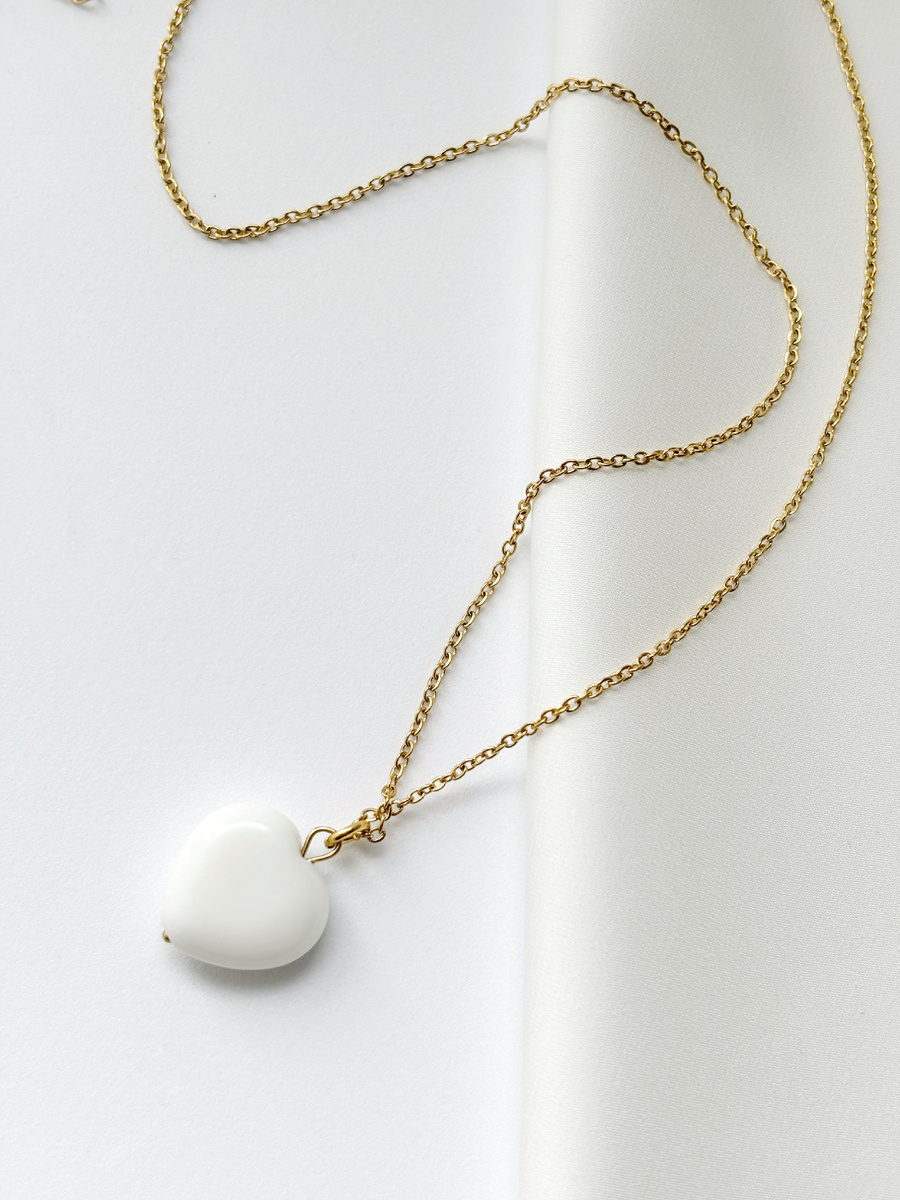 Сердце из белого кварца — классический символ любви и привязанности.