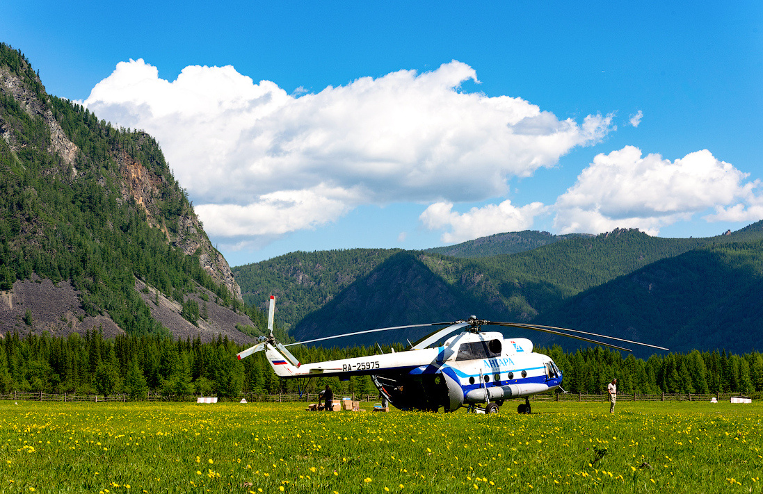 В основном для полётов используют вертолёты Ми-8.