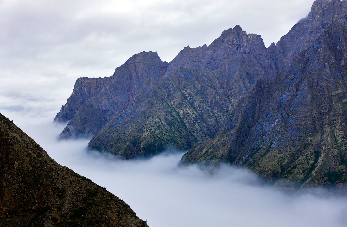 С 2018 года значительная часть территории хребта входит в состав национального парка «Кодар».