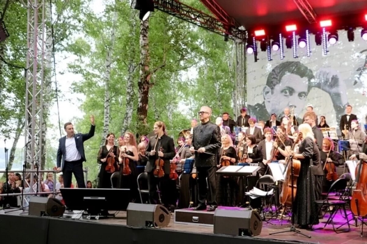    Более 10 тыс. человек приняли участие в фестивале Рождественского на Алтае