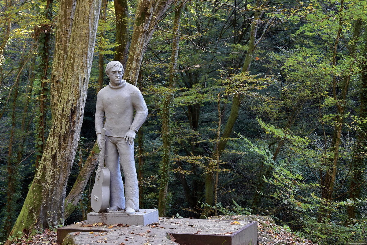 Высоцкий по дороге к Агурским водопадам