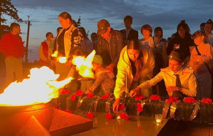    Жители Камышина почтили память погибших в Великой Отечественной войне (фото пресс-службы городской администрации)