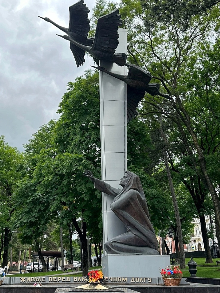 Мемориальный комплекс "Журавли"