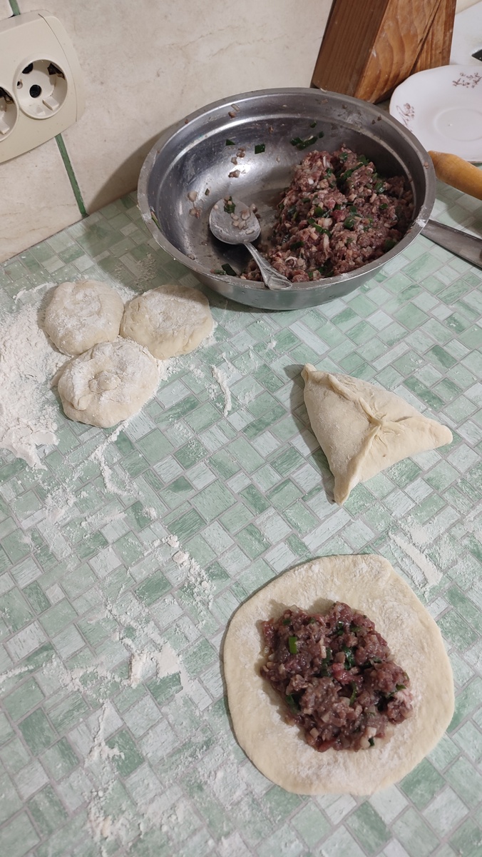 Треугольниуи с фаршем. Фото автора. 