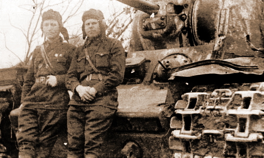 Танкисты 180-й танковой бригады перед боем