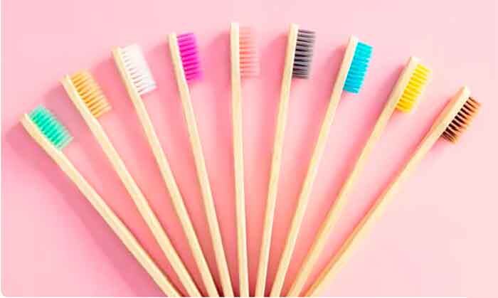 Зубные щетки с жесткой и средней щетиной «могут быть очень абразивными