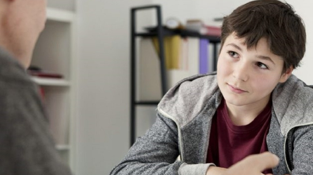    Почему подростки протестуют против контроля родителей