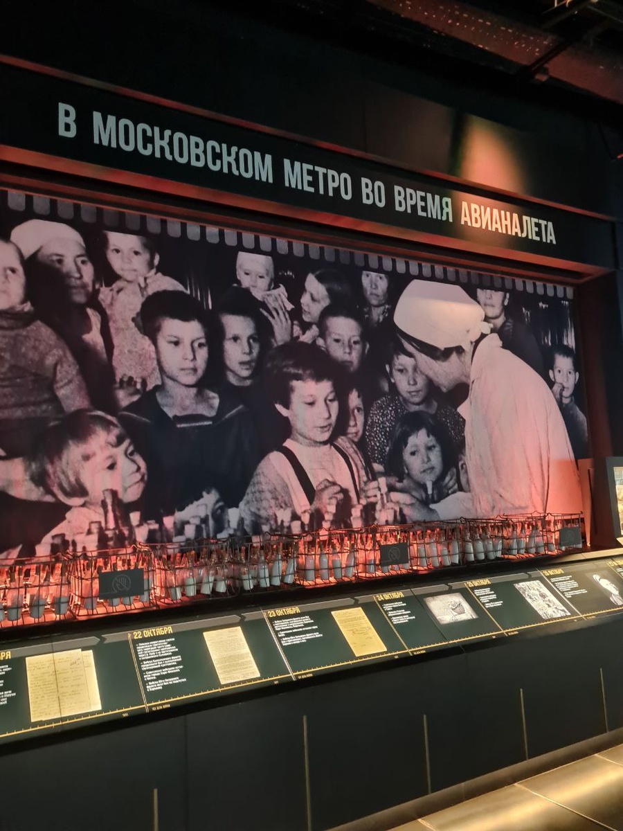 Каждый день описан, всегда с подкреплением газет или фотографий того времени