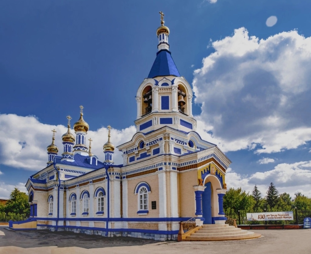 В Ульяновске кстати когда проезжали мимо тоже там что-то подобное видела, только еще сильнее цвет весь усилен