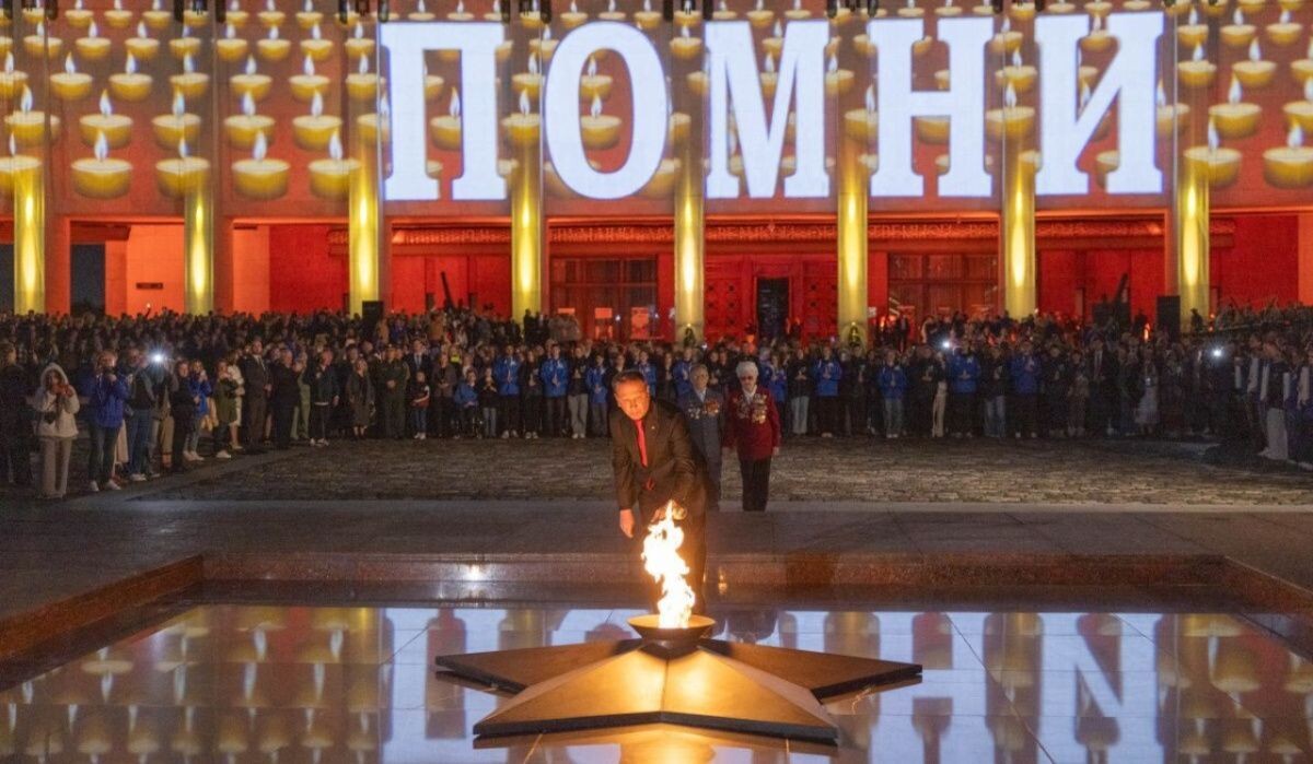     Акция «Свеча памяти» у Музея Победы Источник: victorymuseum.ru Автор фото: Пресс-служба Музея Победы