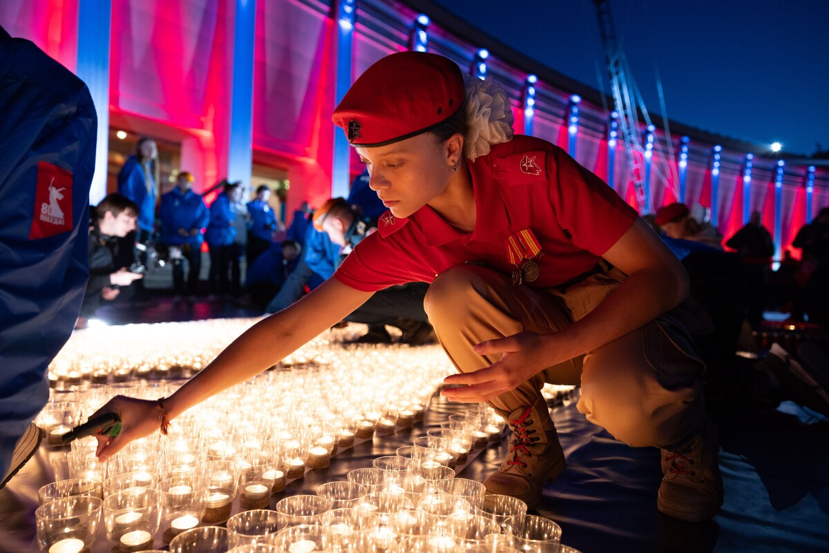    Более 5 тысяч участников присоединились к акции «Свеча памяти» у Музея Победы