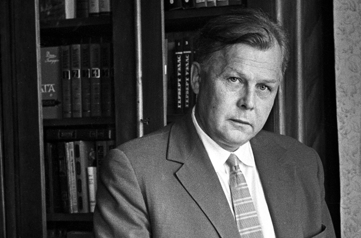 Советский писатель и поэт Александр Твардовский