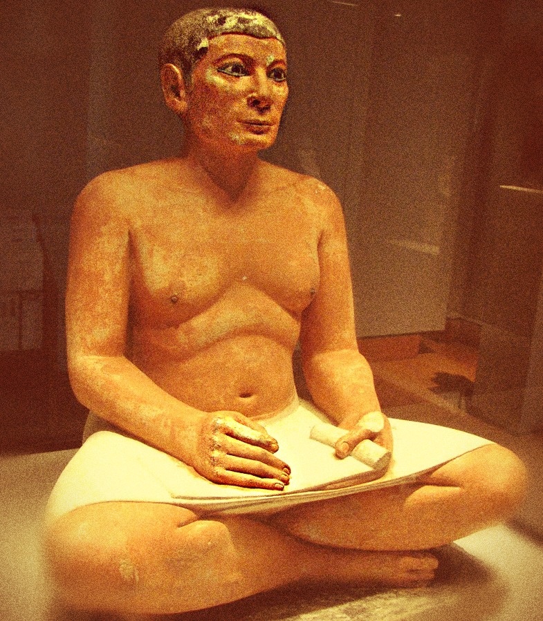 Статуя писца Каи из Саккары, V династия (хранится в Лувре)