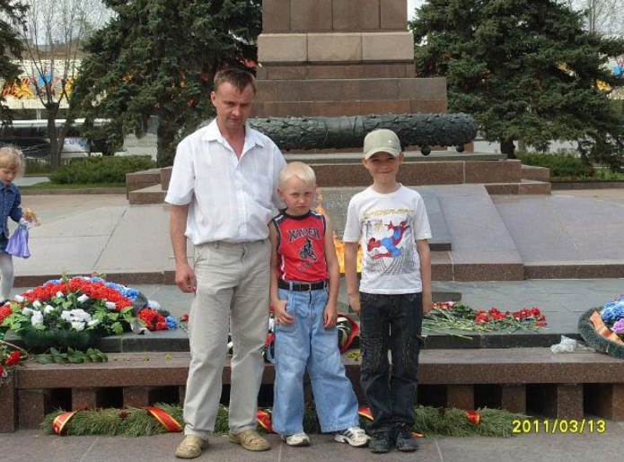 Владимир Валента был на вокзале с детьми, 13-летним Лёшей и 12-летним Сашей. Фото из открытого источника