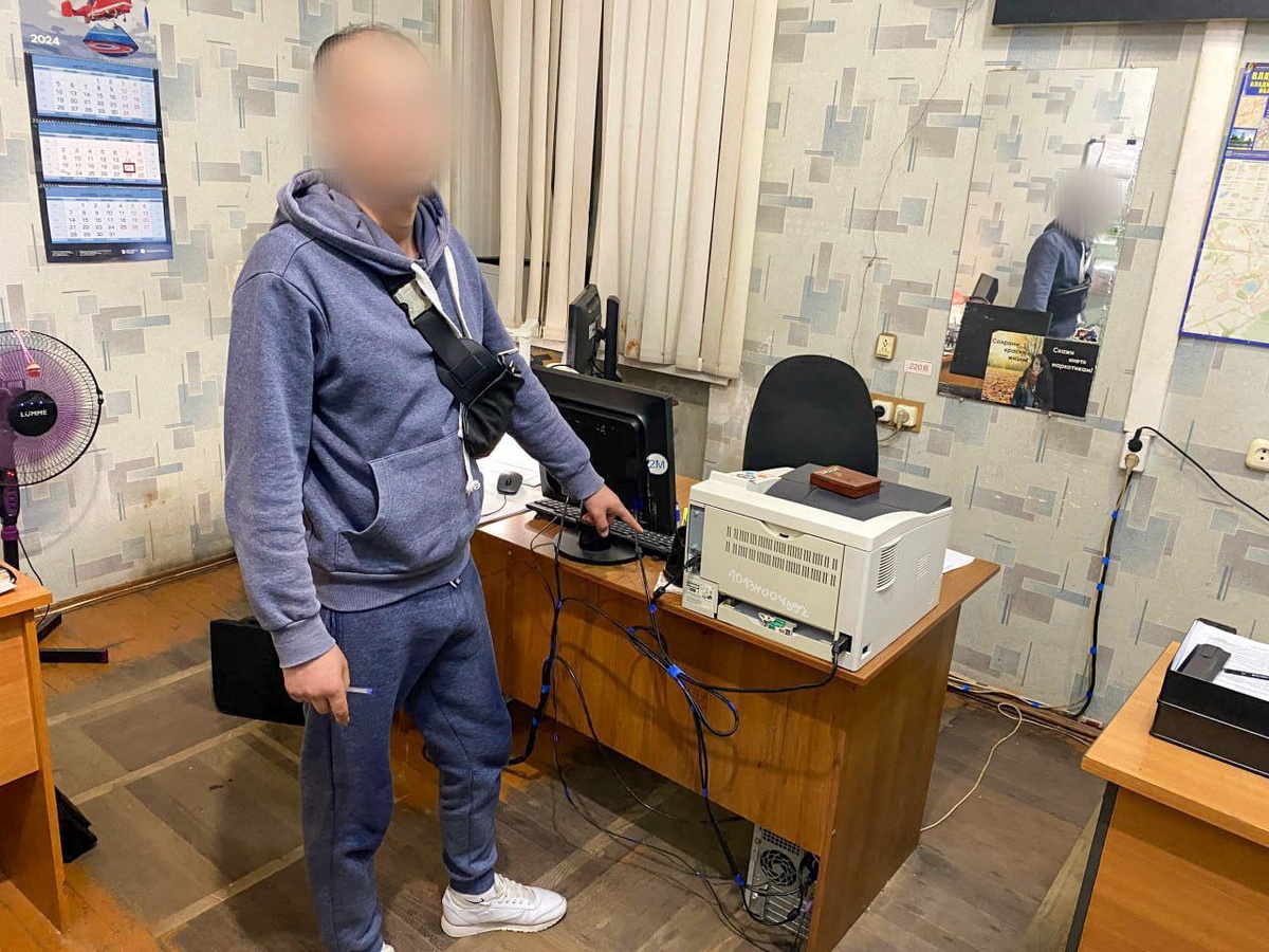 Источник фото сайт: https://zebra-tv.ru/novosti/ekstcessi/azerbaydzhanets-nelegal-poluchil-srok-za-narkotiki-i-vzyatku/