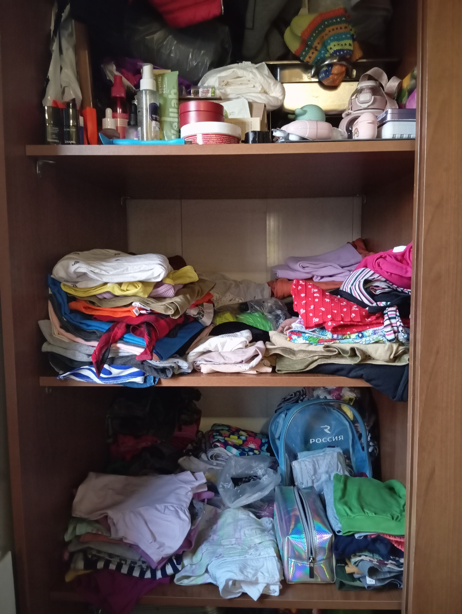 Заняли две большие полки с доняшкой 