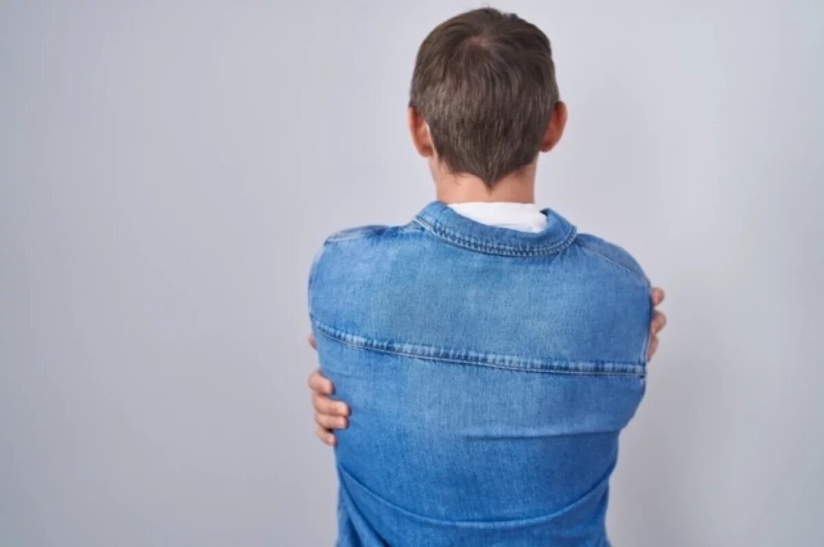    14-летний подросток состоит на учёте в комиссии по делам несовершеннолетних.