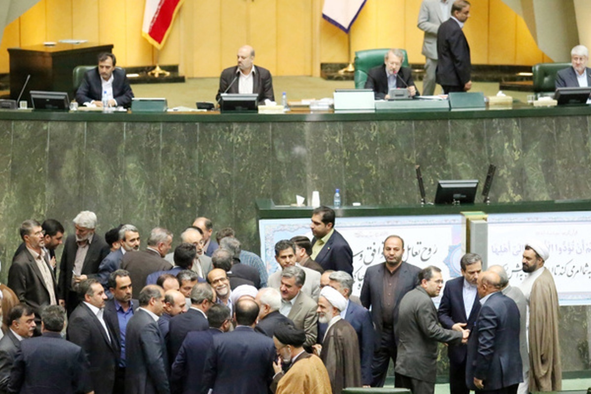 Парламент Ирана проголосовал за блокировку Ормузского пролива