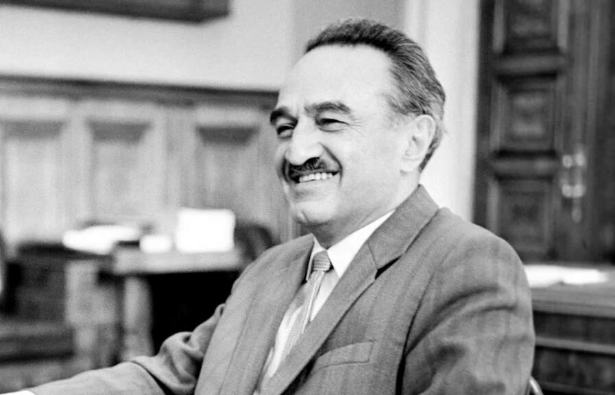  Анастас Микоян