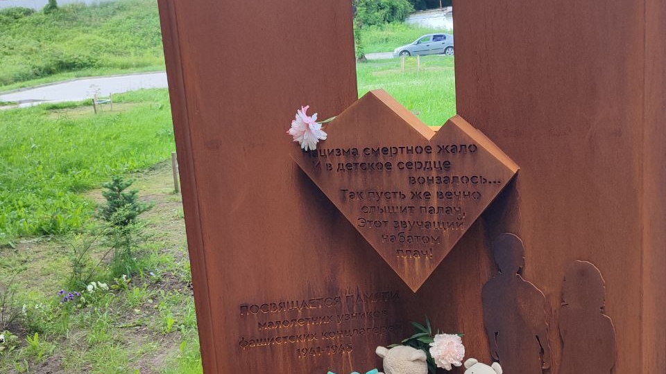 Два новых памятника в моем родном маленьком городе